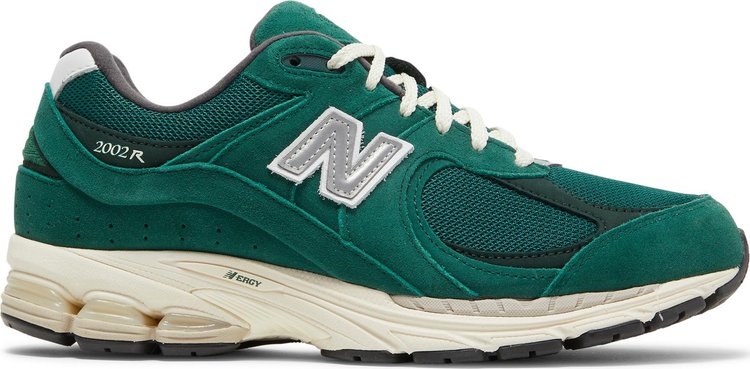 נעלי סניקרס 2002R 'Suede Pack - Forest Green' של המותג ניו באלאנס בצבע ירוק עשויות עור (זמש)