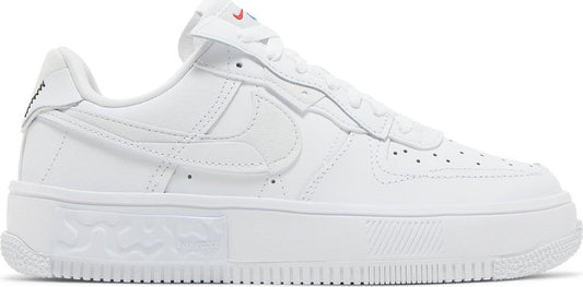 נעלי סניקרס Wmns Air Force 1 Fontanka 'Triple White' של המותג נייקי בצבע לבן עשויות עוֹר