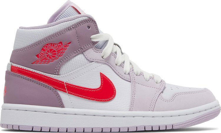 נעלי סניקרס Wmns Air Jordan 1 Mid 'Valentine's Day' של המותג נייקי בצבע סָגוֹל עשויות עוֹר