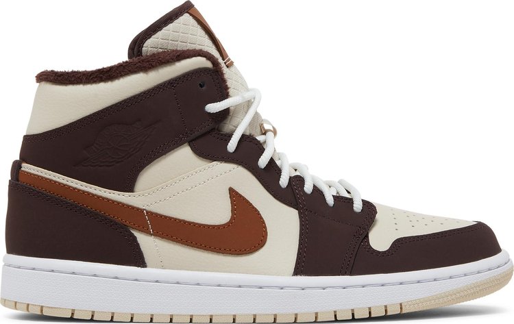 נעלי סניקרס Wmns Air Jordan 1 Mid SE 'Cream Dark Chocolate' של המותג נייקי בצבע קרם עשויות עוֹר