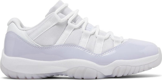 נעלי סניקרס Wmns Air Jordan 11 Retro Low 'Pure Violet' של המותג נייקי בצבע לבן עשויות עור פטנט