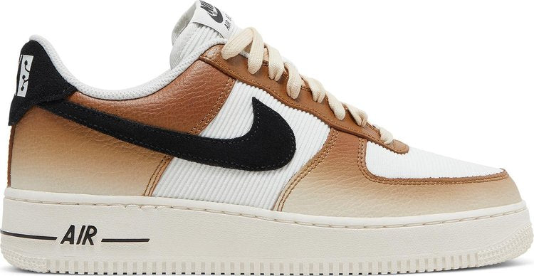 נעלי סניקרס Wmns Air Force 1 '07 'Ale Brown' של המותג נייקי בצבע חום עשויות עוֹר