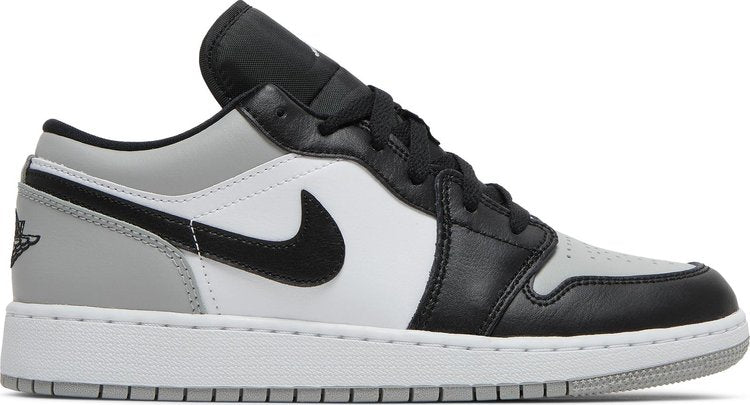 נעלי סניקרס Air Jordan 1 Low GS 'Light Smoke Grey' של המותג נייקי בצבע אפור עשויות עוֹר