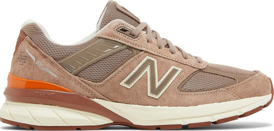 נעלי סניקרס Slow Steady Club x 990v5 Made in USA 'Brown' של המותג ניו באלאנס בצבע חום עשויות רֶשֶׁת