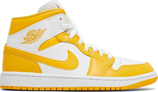 נעלי סניקרס Wmns Air Jordan 1 Mid 'University Gold' של המותג נייקי בצבע צהוב עשויות עוֹר