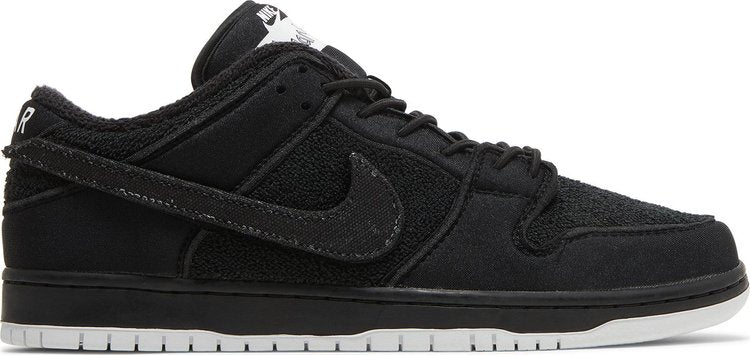 נעלי סניקרס Gnarhunters x Dunk Low SB 'Black' של המותג נייקי בצבע שָׁחוֹר עשויות טֶקסטִיל