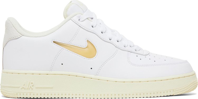 נעלי סניקרס Air Force 1 '07 LX 'Pale Vanilla' של המותג נייקי בצבע לבן עשויות עוֹר