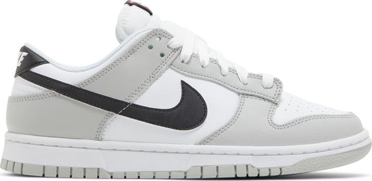 נעלי סניקרס Dunk Low SE 'Lottery Pack - Grey Fog' של המותג נייקי בצבע אפור עשויות עוֹר