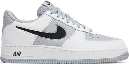 נעלי סניקרס Air Force 1 '07 LV8 'Wolf Grey' של המותג נייקי בצבע אפור עשויות עוֹר