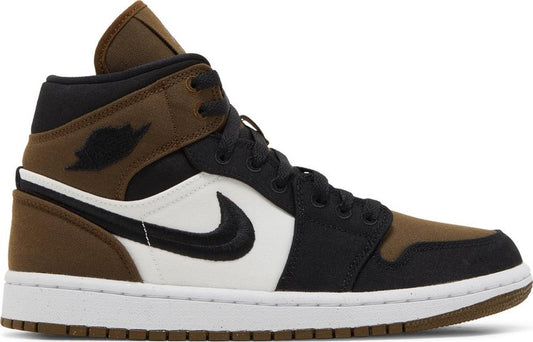 נעלי סניקרס Wmns Air Jordan 1 Mid SE 'Olive Toe' של המותג נייקי בצבע ירוק עשויות בַּד