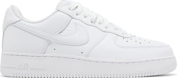 נעלי סניקרס Air Force 1 Low 'Color of the Month - White' של המותג נייקי בצבע לבן עשויות עוֹר