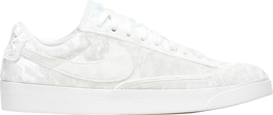 נעלי סניקרס Wmns Blazer Low LX של המותג נייקי בצבע לבן עשויות 