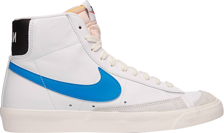 נעלי סניקרס Blazer Mid '77 Vintage 'White Light Photo Blue' של המותג נייקי בצבע לבן עשויות עוֹר