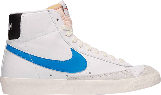 נעלי סניקרס Blazer Mid '77 Vintage 'White Light Photo Blue' של המותג נייקי בצבע לבן עשויות עוֹר