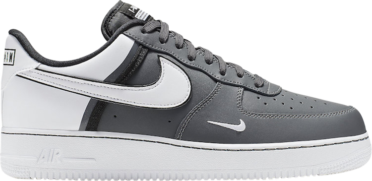 נעלי סניקרס Air Force 1 Low '07 LV8 של המותג נייקי בצבע אפור עשויות 