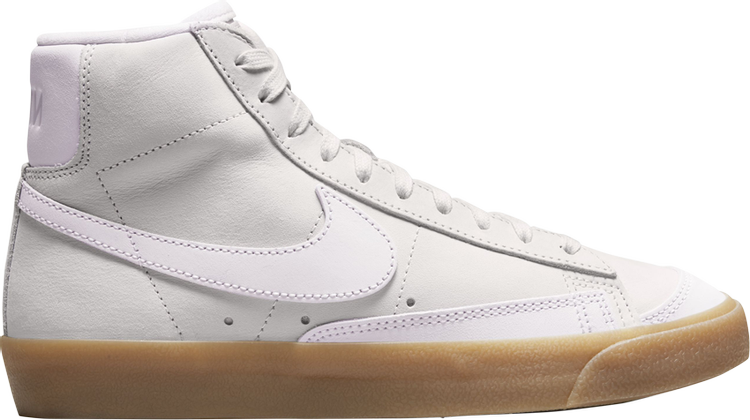 נעלי סניקרס Wmns Blazer Mid Premium 'Pearl Pink Gum' של המותג נייקי בצבע וָרוֹד עשויות עוֹר