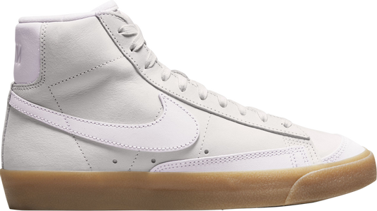 נעלי סניקרס Wmns Blazer Mid Premium 'Pearl Pink Gum' של המותג נייקי בצבע וָרוֹד עשויות עוֹר