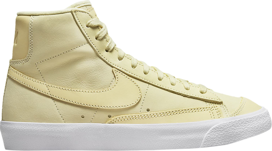 נעלי סניקרס Wmns Blazer Mid Premium 'Alabaster' של המותג נייקי בצבע קרם עשויות עוֹר