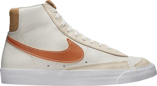 נעלי סניקרס Blazer Mid '77 EMB 'Inspected By Swoosh' של המותג נייקי בצבע קרם עשויות עור