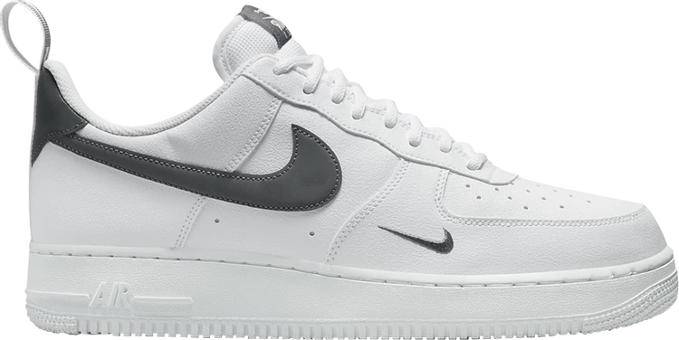 נעלי סניקרס Air Force 1 '07 LV8 UT 'White Metallic Dark Grey' של המותג נייקי בצבע לבן עשויות עוֹר