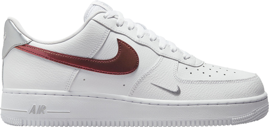 נעלי סניקרס Air Force 1 '07 Low 'White Picante Red' של המותג נייקי בצבע לבן עשויות עוֹר