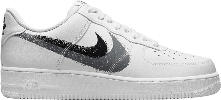 נעלי סניקרס Air Force 1 '07 'Spray Paint Swoosh' של המותג נייקי בצבע לבן עשויות עוֹר