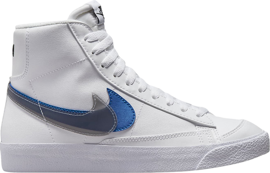 נעלי סניקרס Blazer Mid Next Nature GS 'Double Swoosh - White Hyper Royal' של המותג נייקי בצבע לבן עשויות עוֹר