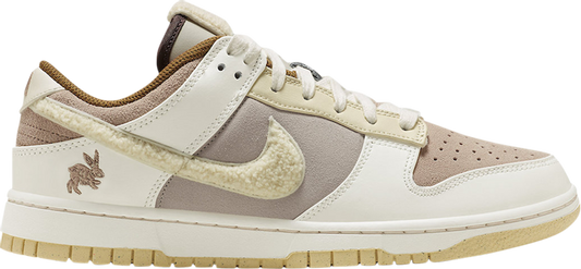 נעלי סניקרס Dunk Low 'Year of the Rabbit - Fossil Stone' של המותג נייקי בצבע חום עשויות עוֹר