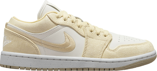 נעלי סניקרס Wmns Air Jordan 1 Low SE 'Team Gold' של המותג נייקי בצבע קרם עשויות בַּד