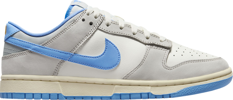 נעלי סניקרס Dunk Low 'Athletic Department - University Blue' של המותג נייקי בצבע אפור עשויות עור (זמש)