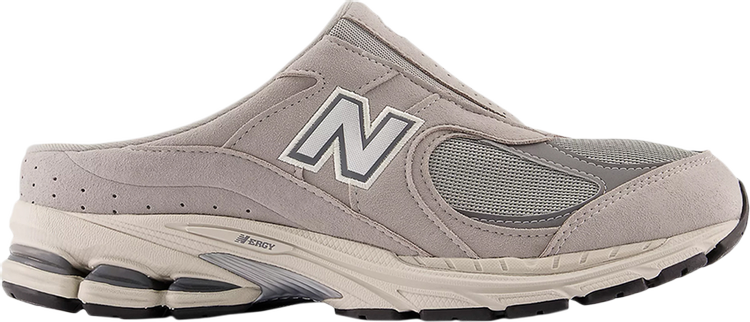 נעלי סניקרס 2002R Mule 'Grey Silver' של המותג ניו באלאנס בצבע אפור עשויות עור (זמש)