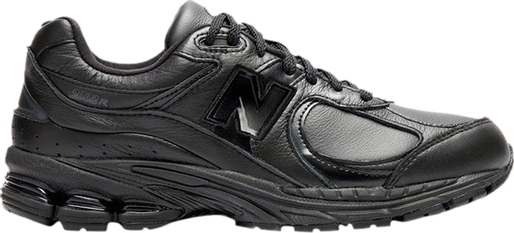 נעלי סניקרס 2002R 'Black' של המותג ניו באלאנס בצבע שָׁחוֹר עשויות עוֹר